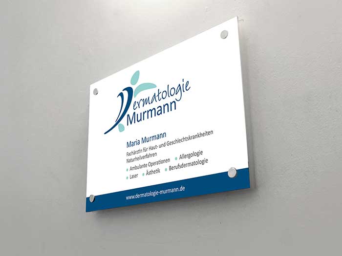 Beschilderung für die Praxis Dermatologie, Maria Murmann, Rodacher Straße 44, 96317 Kronach