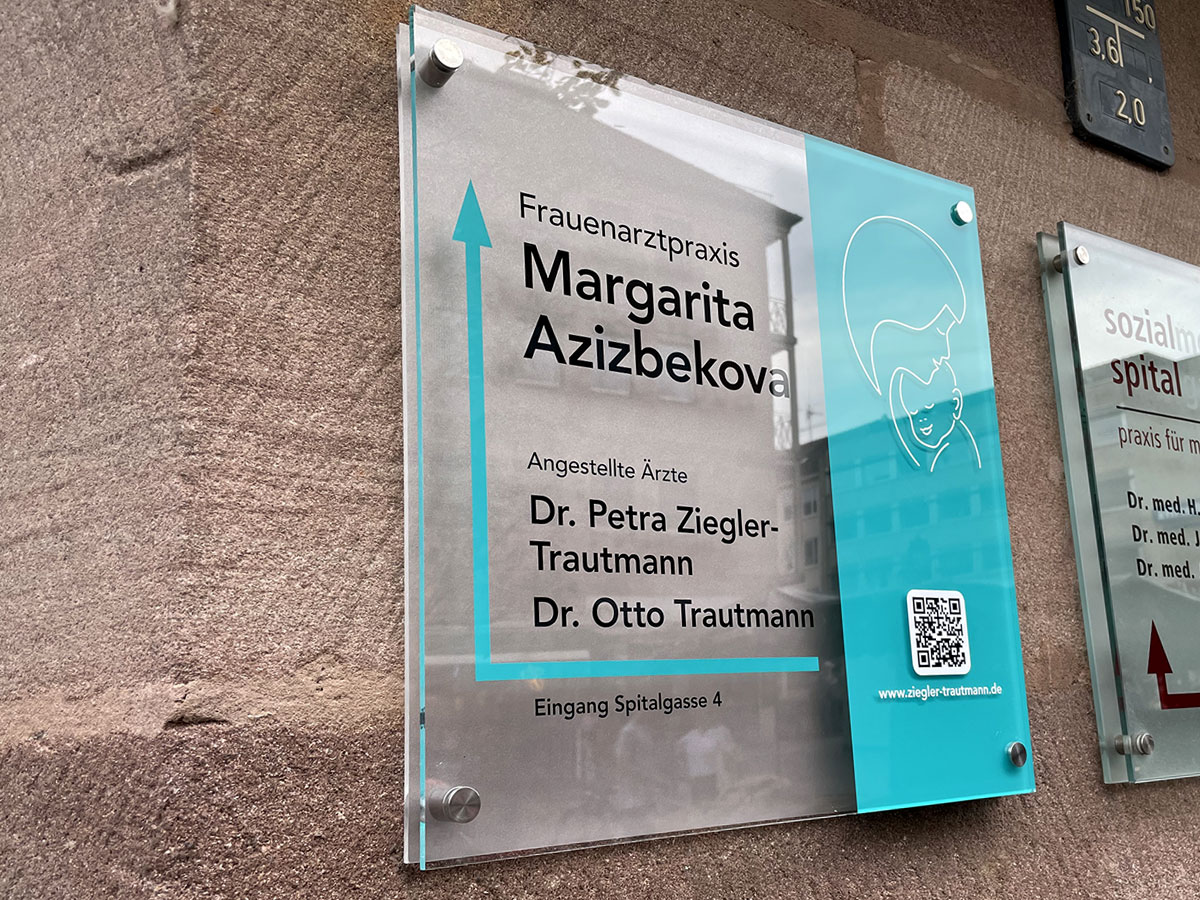 Frauenärztliche Praxis Dr. Azizbekova, Spitalgasse 6, 90403 Nürnberg, Logo, Visitenkarte, Briefbogen, Homepage, Beschilderung