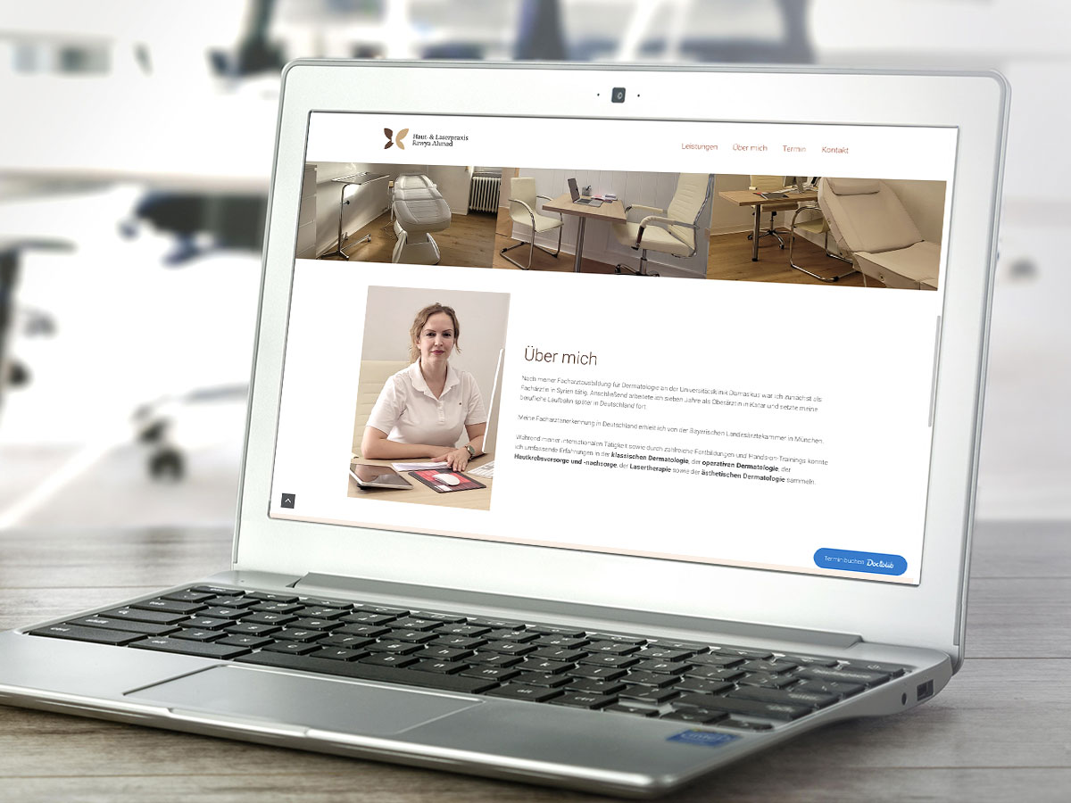 Abbildung eines Laptops, das die Website der Fachärztin für Haut- und Geschlechtskrankheiten, Rawya Ahmad, Am Rathaus 14 in 96328 Küps
